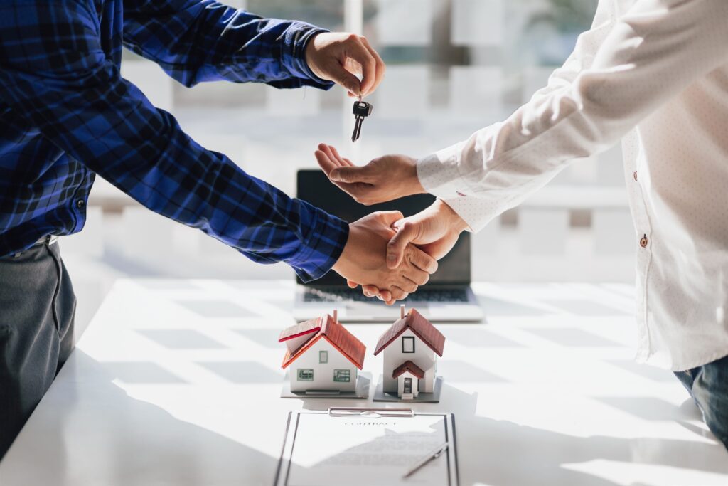 real-estate-agents-shake-hands-after-the-signing